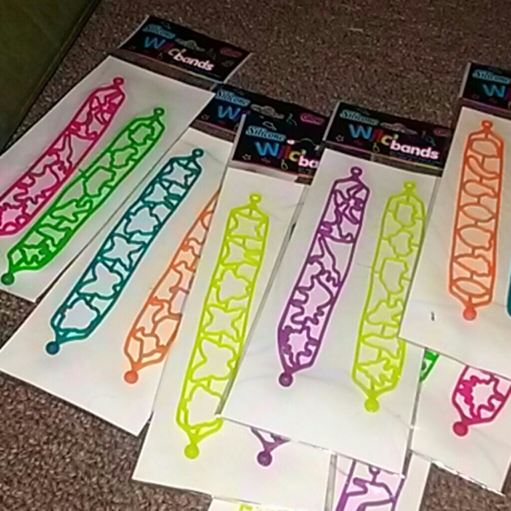 Toys /bracelets